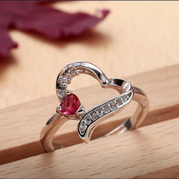 Sterling Silver Heart Shaped Ring - Picture 4 of 6